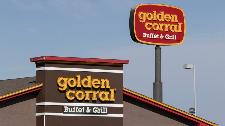 Golden Corral restaurant sign