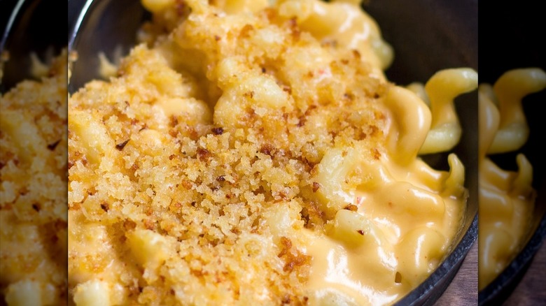 Close-up on a skillet of The Eagle's mac and cheese
