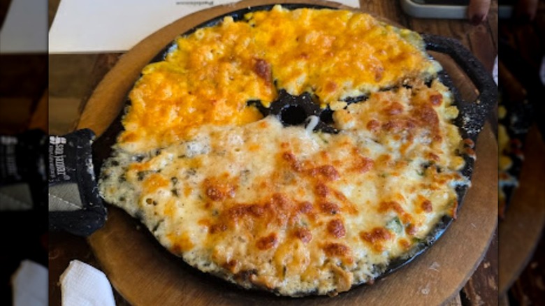 Overhead view of a S'Mac Sampler mac and cheese skillet