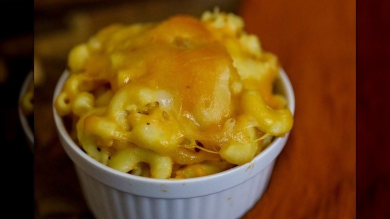 A ramekin of Dem 2 Brothers' mac and cheese