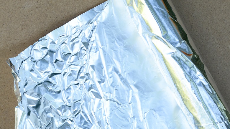 Roll of aluminum foil 