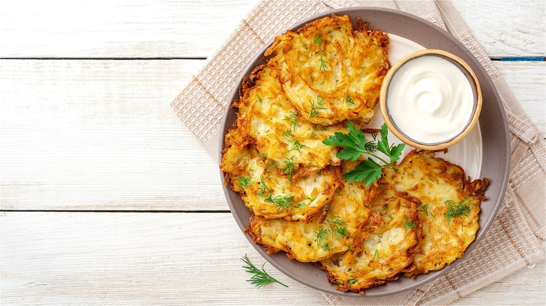 Latkes with sour cream 