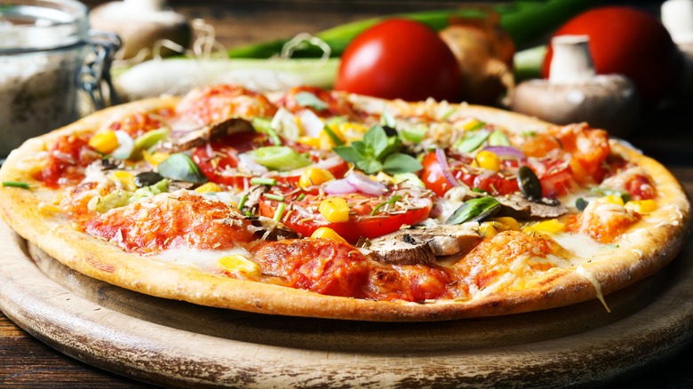 thin crust pizza with vegetables