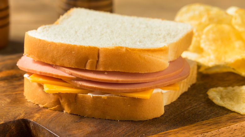 Bologna sandwich