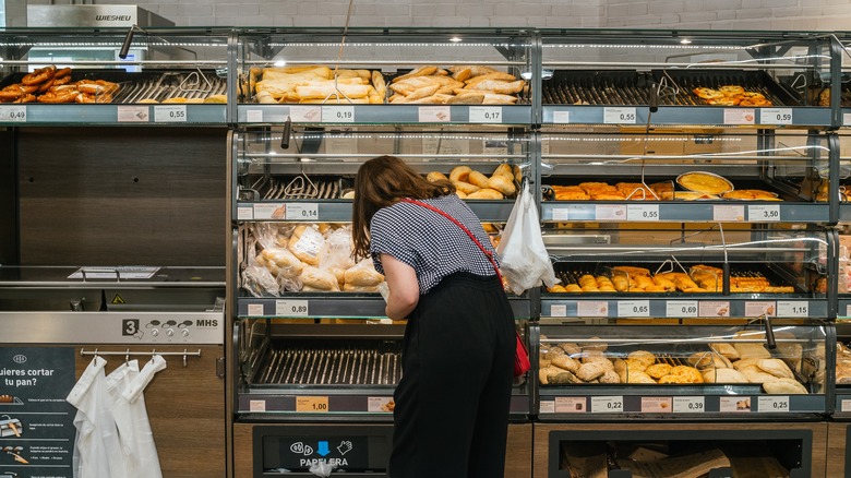 Person shopping in Aldi