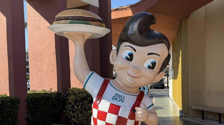 Bob's Big Boy mascot outside Burbank restaurant