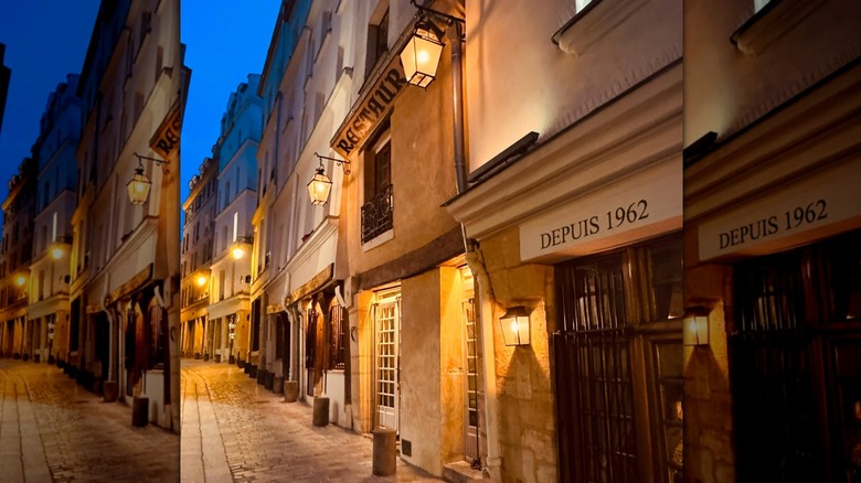 Street view of Le Coupe-Chou restaurant exterior in Paris's Latin Quarter