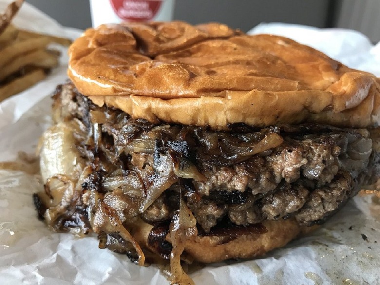 Oklahoma: Tucker's Onion Burgers (Will Rogers World Airport)