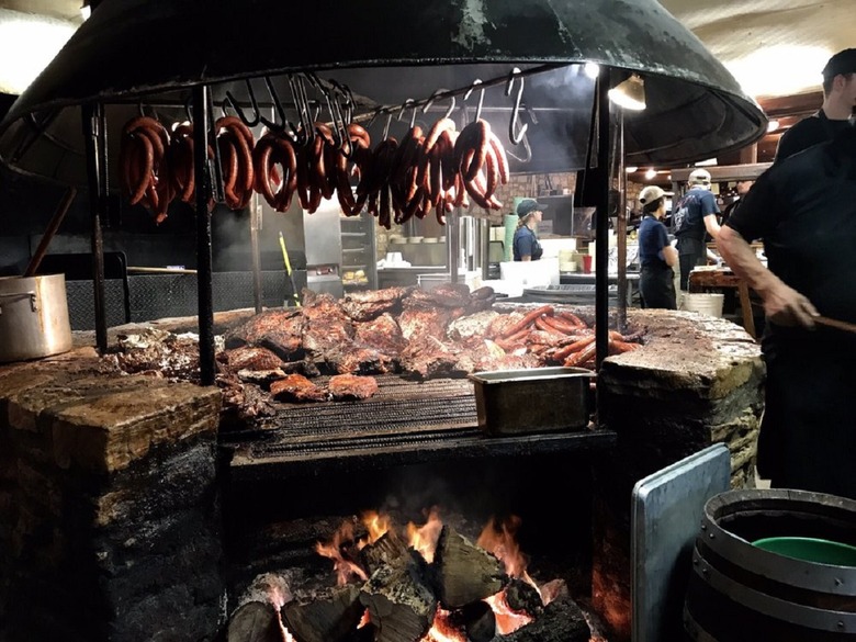 Texas: The Salt Lick BBQ (Austin-Bergstorm International Airport and Dallas/Fort Worth International Airport)
