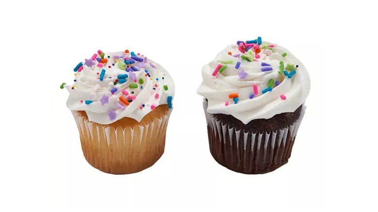 cupcakes with white frosting