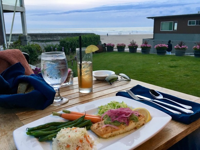 Wayfarer Restaurant & Lounge (Cannon Beach, Ore.)