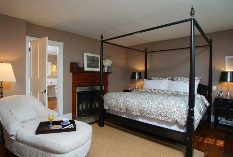 Connecticut: The Inn at Kent Falls (Kent)