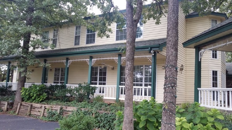 Oklahoma: Whispering Pines Inn (Norman)