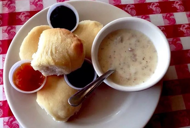Tennessee: Biscuits and Gravy, Loveless Café (Nashville)
