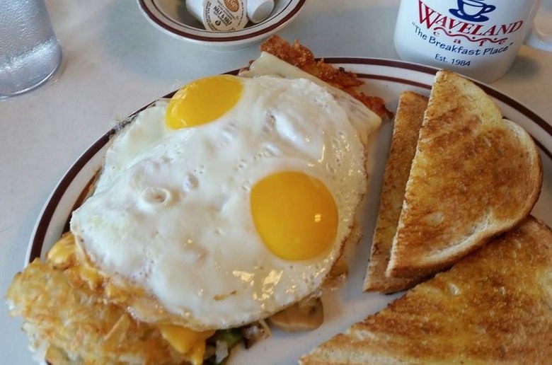Iowa: Everything Hashbrowns, Waveland Café (Des Moines) 