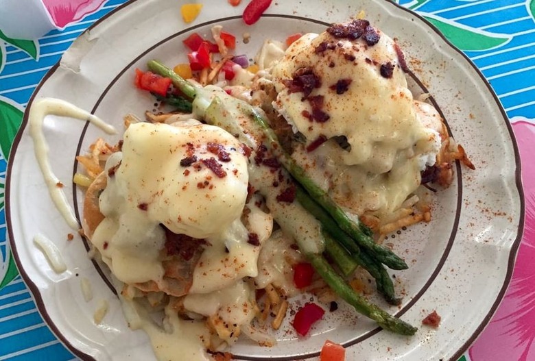 Kansas: Crab Cake Benedict, Doo Dah Diner (Wichita) 