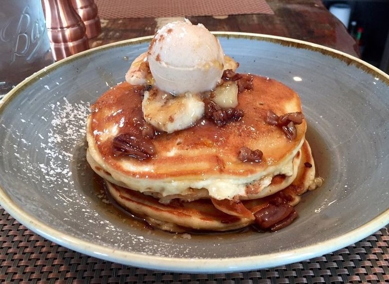 Massachusetts: Todd's Banana Pancakes, The Farmer's Daughter (North Easton) 