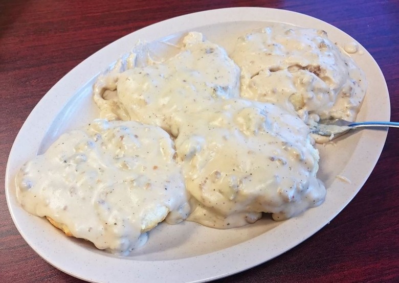West Virginia: Gravy Platter, Tudor's Biscuit World (Various Locations) 