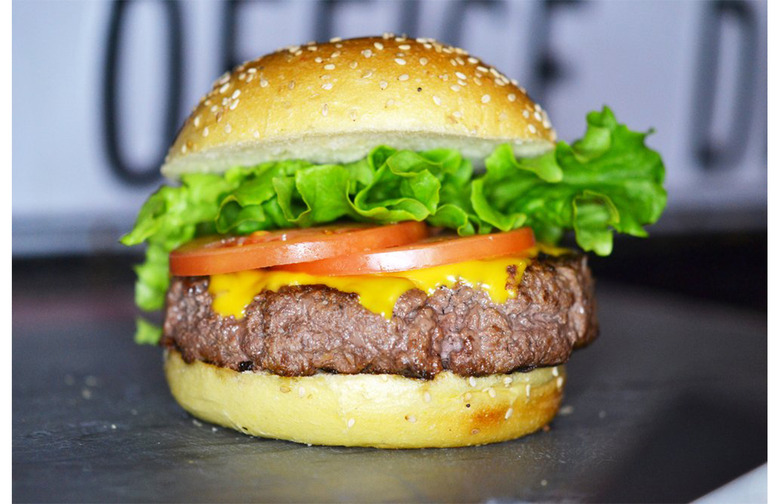 #19 Cheeseburger, Paul's Da Burger Joint 