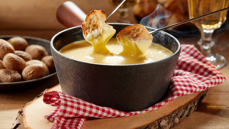 Cheese fondue with bread 