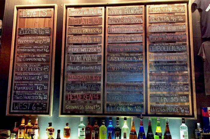 Best Dive Bar: Magnolia Bar & Grille, Louisville