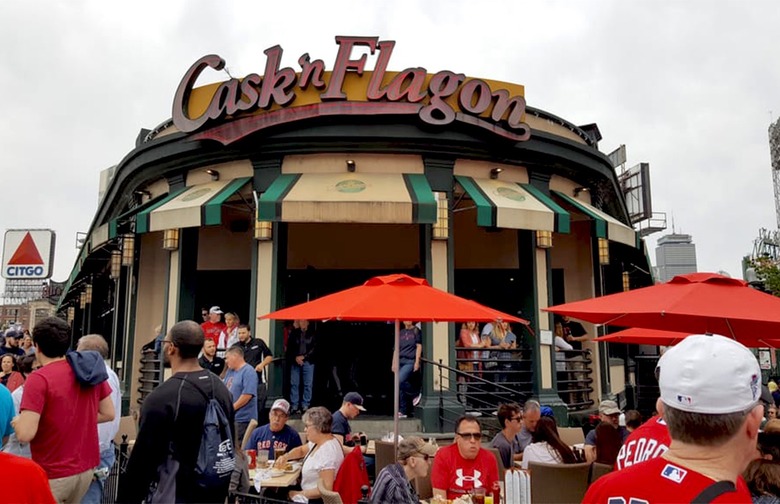 Best Sports Bar: Cask 'N Flagon (Boston) 