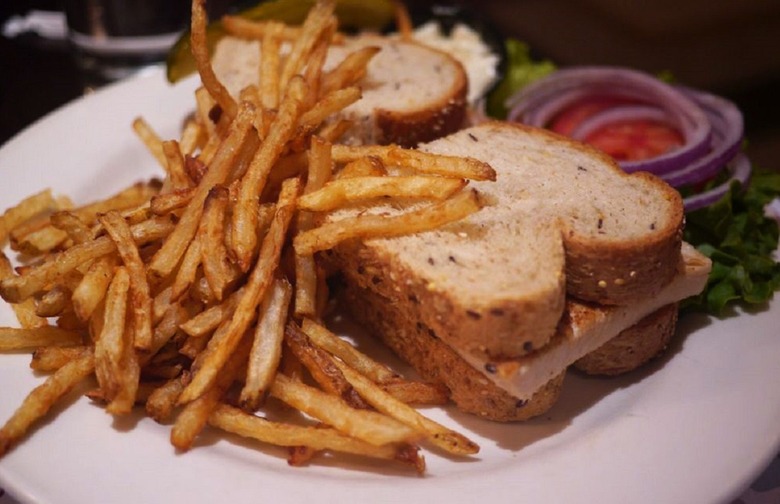 Best Airport Restaurant: Ike's Food and Cocktails (Minneapolis–St. Paul International Airport)