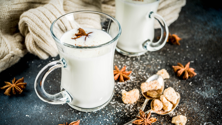 anijsmelk with floating star anise