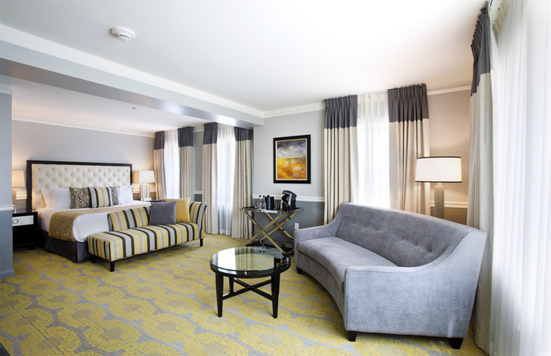 Oklahoma: Ambassador Hotel Tulsa (Tulsa)