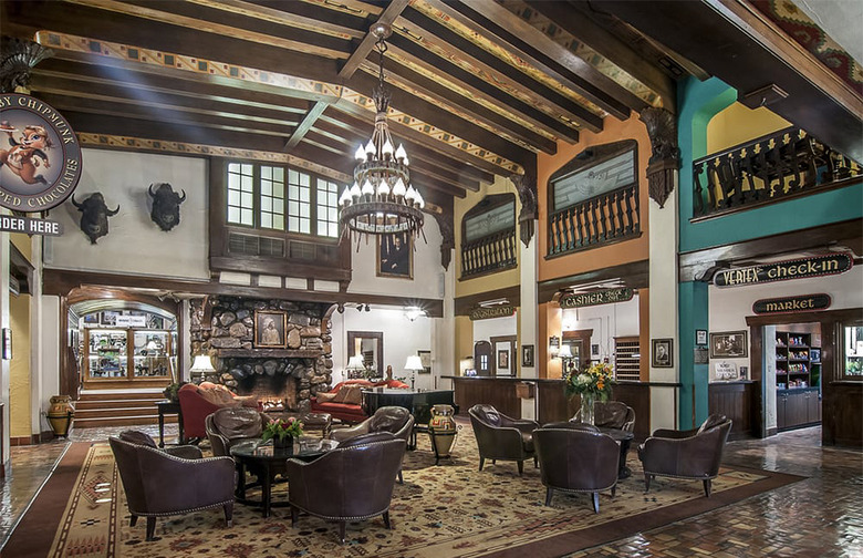 South Dakota: Hotel Alex Johnson (Rapid City)