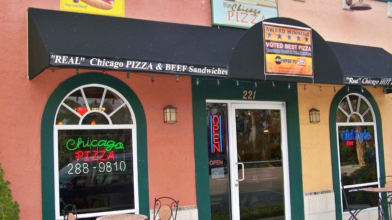 The exterior of Pusateri's Chicago Pizza