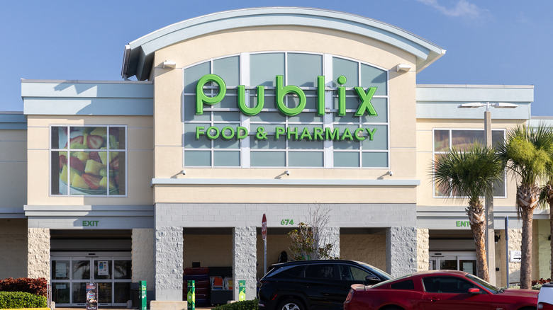 A Publix store, with cars parked outside the front