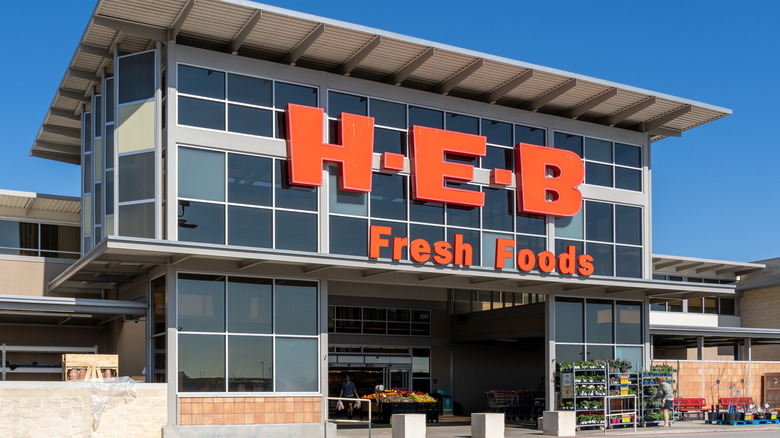 An H-E-B storefront