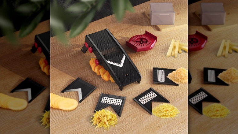 Mueller Austria mandoline slicer with produce