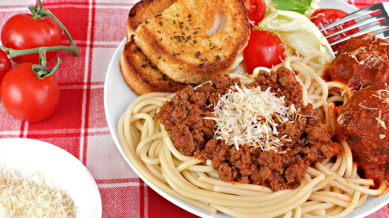 Spaghetti with meat sauce 