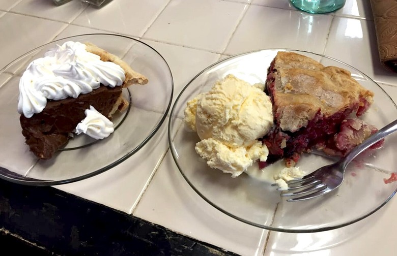 South Dakota: Purple Pie Place (Custer)