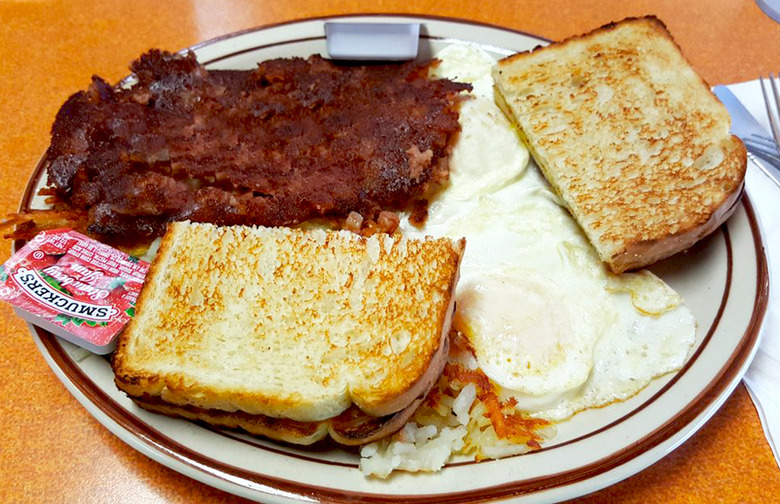 Nebraska: Mac's Café (Fremont)