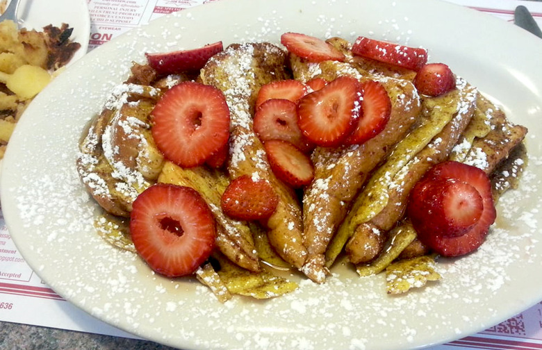Rhode Island: Laura's Pleasant View Diner (Smithfield)