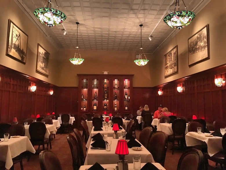Indiana: St. Elmo Steak House (Indianapolis)  