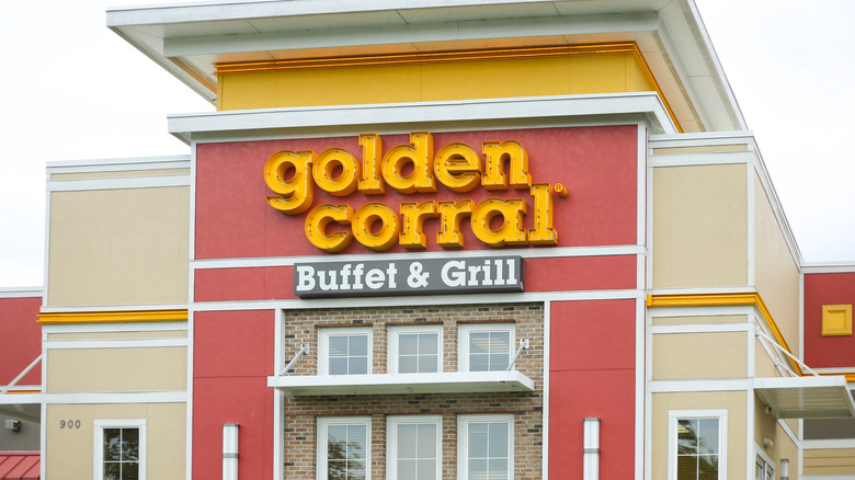 Exterior of Golden Corral restaurant