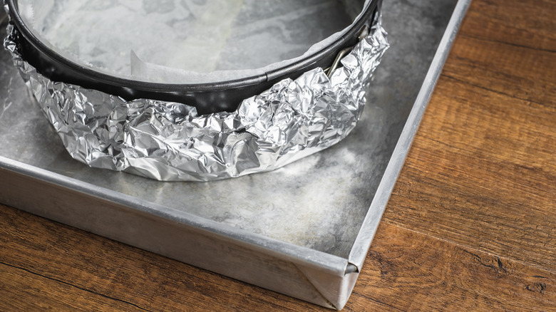 Cheesecake pan in a water bath 