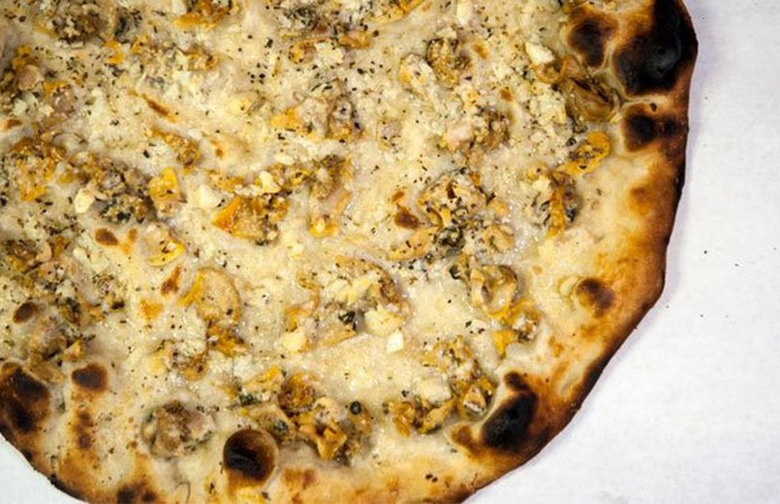 White Clam, Frank Pepe Pizzeria Napoletana (New Haven, Connecticut)