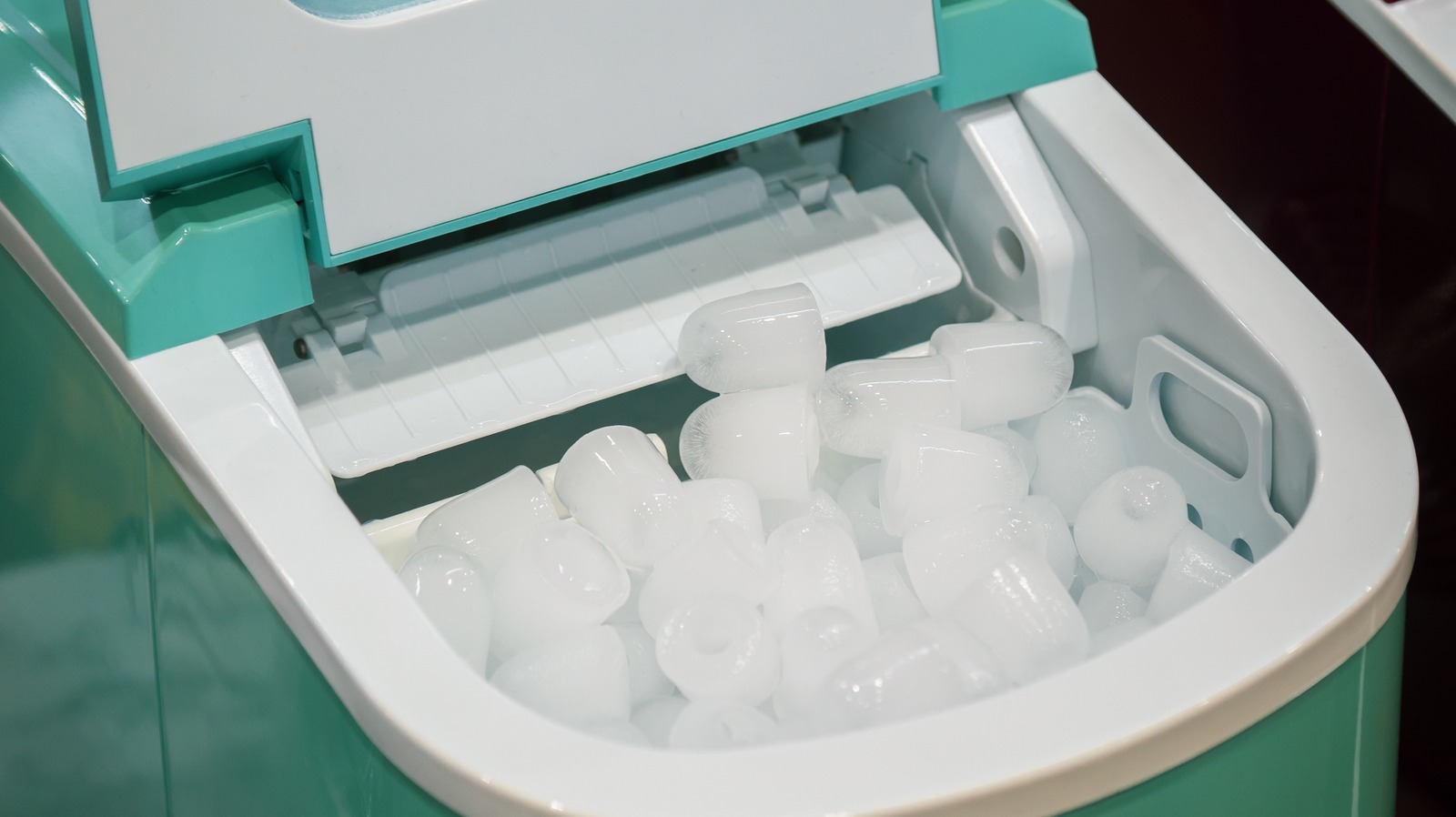 The Best Way To Keep Your Countertop Ice Maker Squeaky Clean