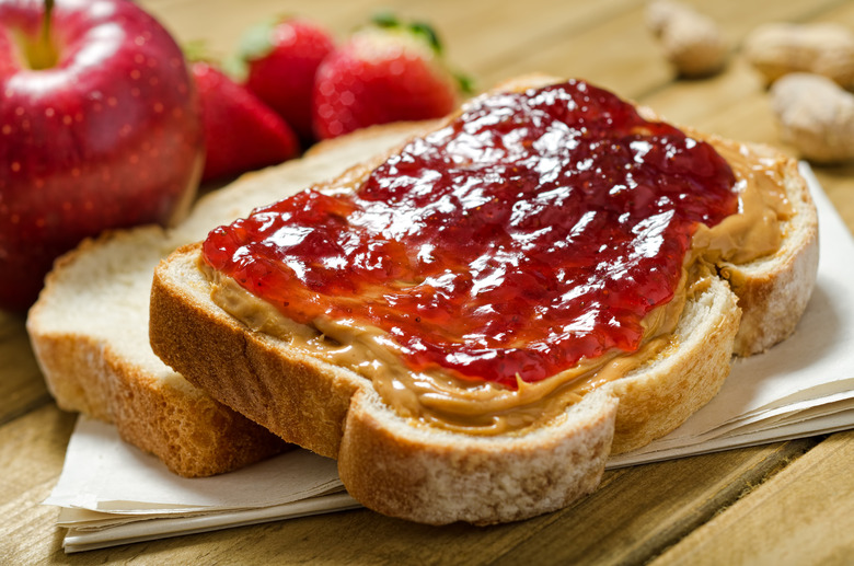 Peanut Butter and Jelly Spreader for Perfect Sandwiches and Pure Jars