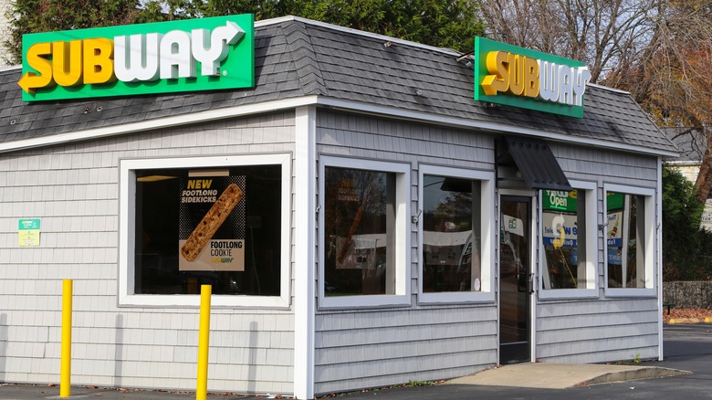 Exterior of a Subway sandwich shop