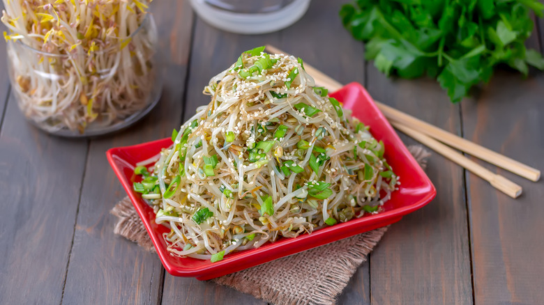 Beansprout salad with scallions