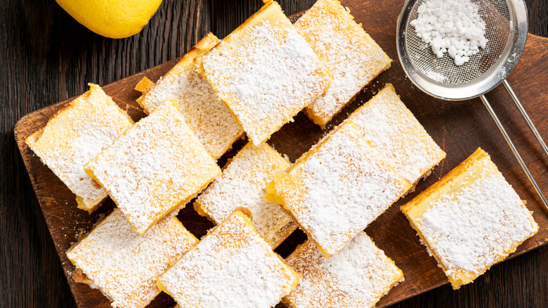 Lemon bars with powdered sugar
