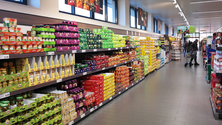 Aldi grocery store aisle