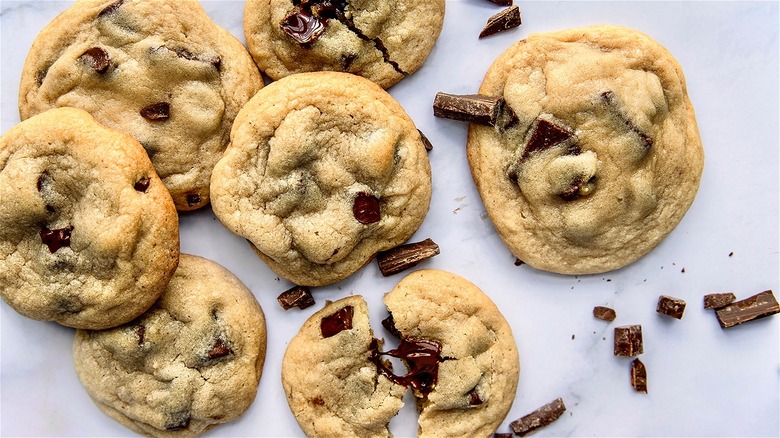 Soft chocolate chip cookies 