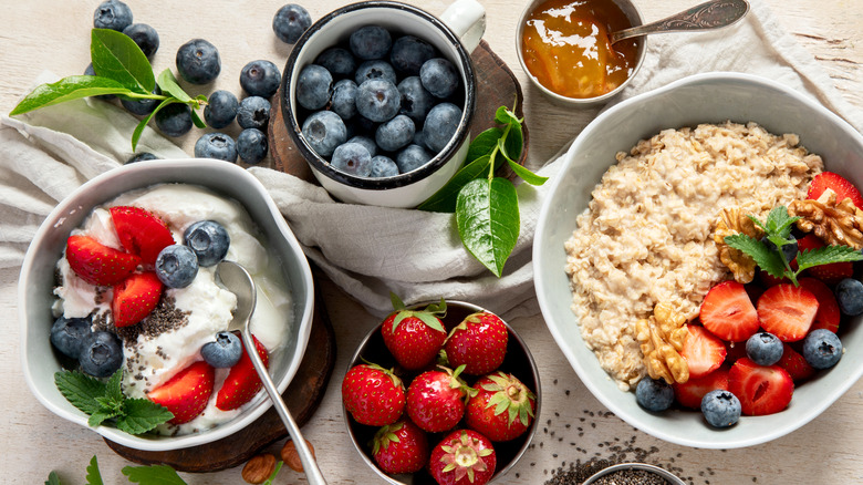 Breakfast bowls with oatmeal and fruit